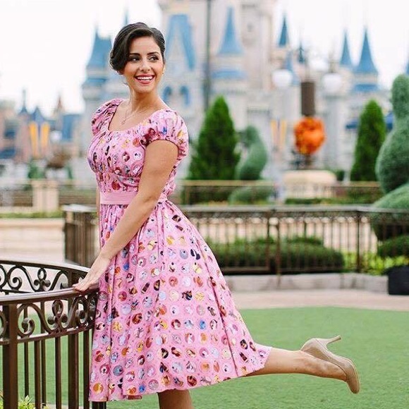 Disney parks dogs dress XL hard to find!!! - Picture 3 of 3